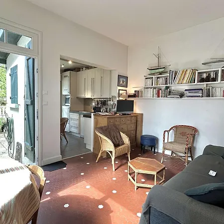 Maisonnette Avec Jardin - Et Commerces à Proximité - Centre - Lb000-058 Appartement